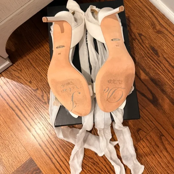 Badgley Mischka White flower heels - Picture 3 of 4